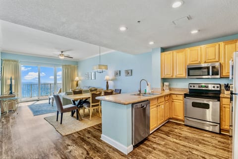 Stunning 3BD Beachfront Condo! Free Beach Chair Service for 4