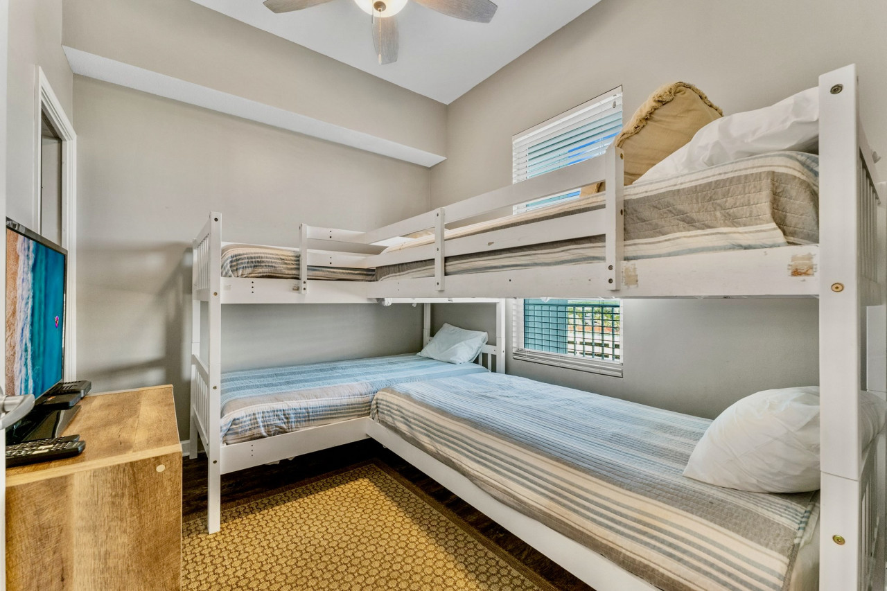 stunning-3bd-beachfront-condo!-free-beach-chair-service-for-4/