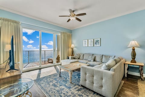 Stunning 3BD Beachfront Condo! Free Beach Chair Service for 4