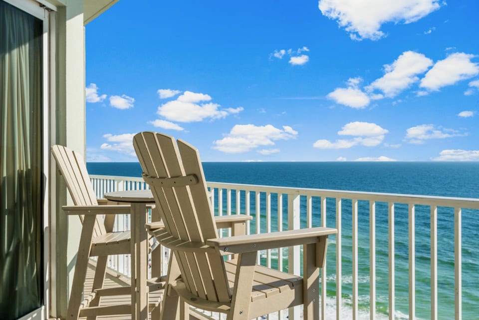 Stunning 3BD Beachfront Condo! Free Beach Chair Service for 4 - Panama City Beach