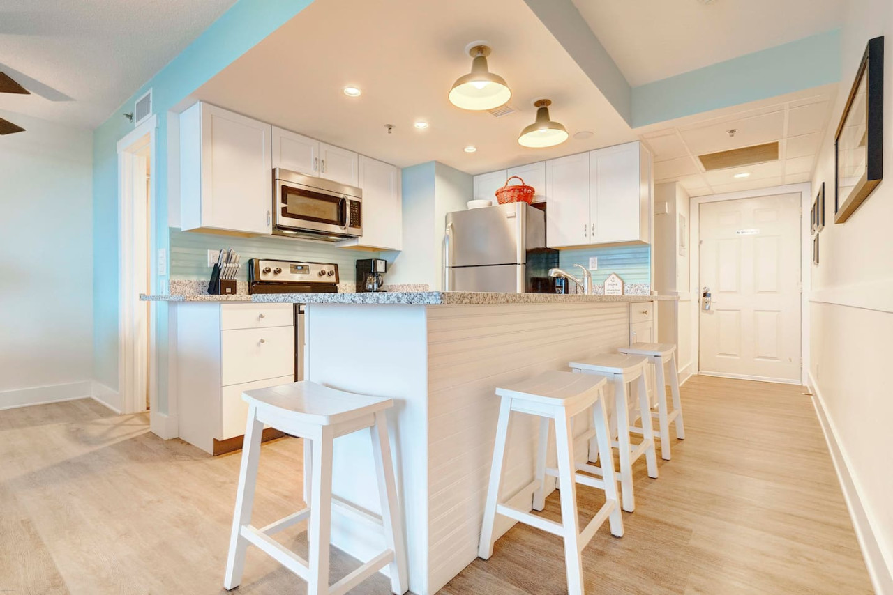 sunbird-resort!-ground-floor-renovated-beach-condo!-free-beach-chairs!/