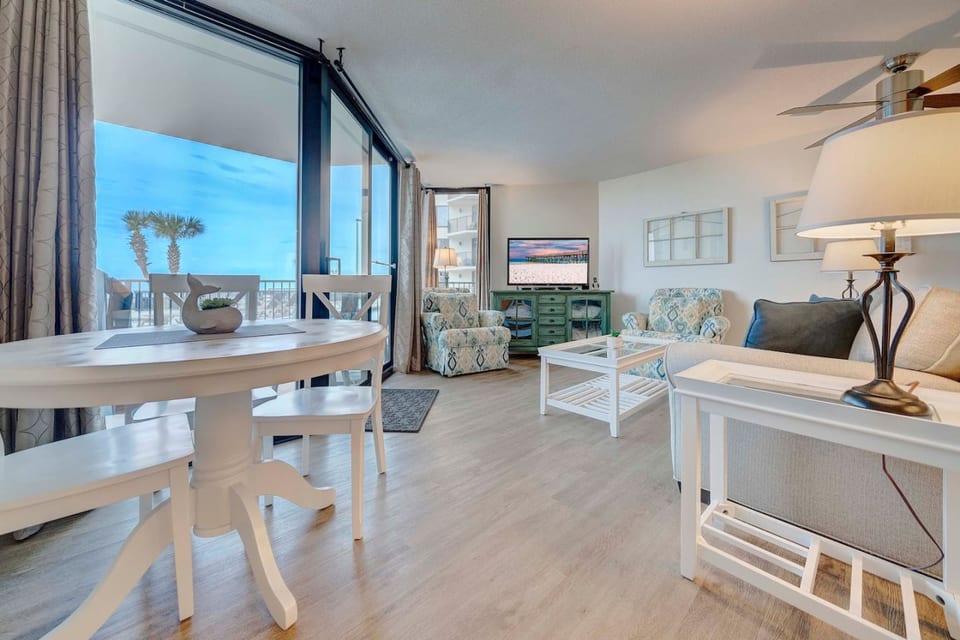 Ground-Floor Beachfront Condo w/ Free Beach Chairs - Panama City Beach