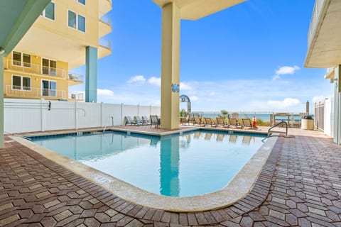 Beachfront Bliss: Luxe 3BR Condo at Marisol Complex