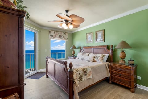 Beachfront Bliss: Luxe 3BR Condo at Marisol Complex