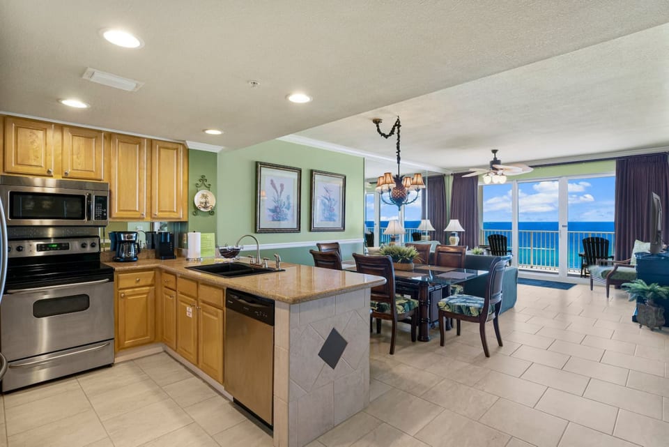 Beachfront Bliss: Luxe 3BR Condo at Marisol Complex - Panama City Beach