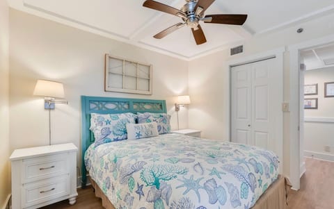 Ground-Floor Beachfront Condo! Pools and Free Beach Chairs