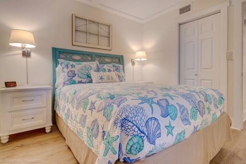 Ground-Floor Beachfront Condo! Pools and Free Beach Chairs