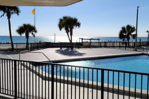 Ground-Floor Beachfront Condo! Pools and Free Beach Chairs