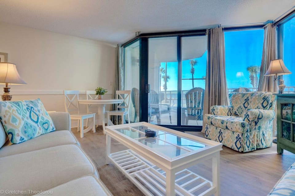 Ground-Floor Beachfront Condo! Pools and Free Beach Chairs - Panama City Beach
