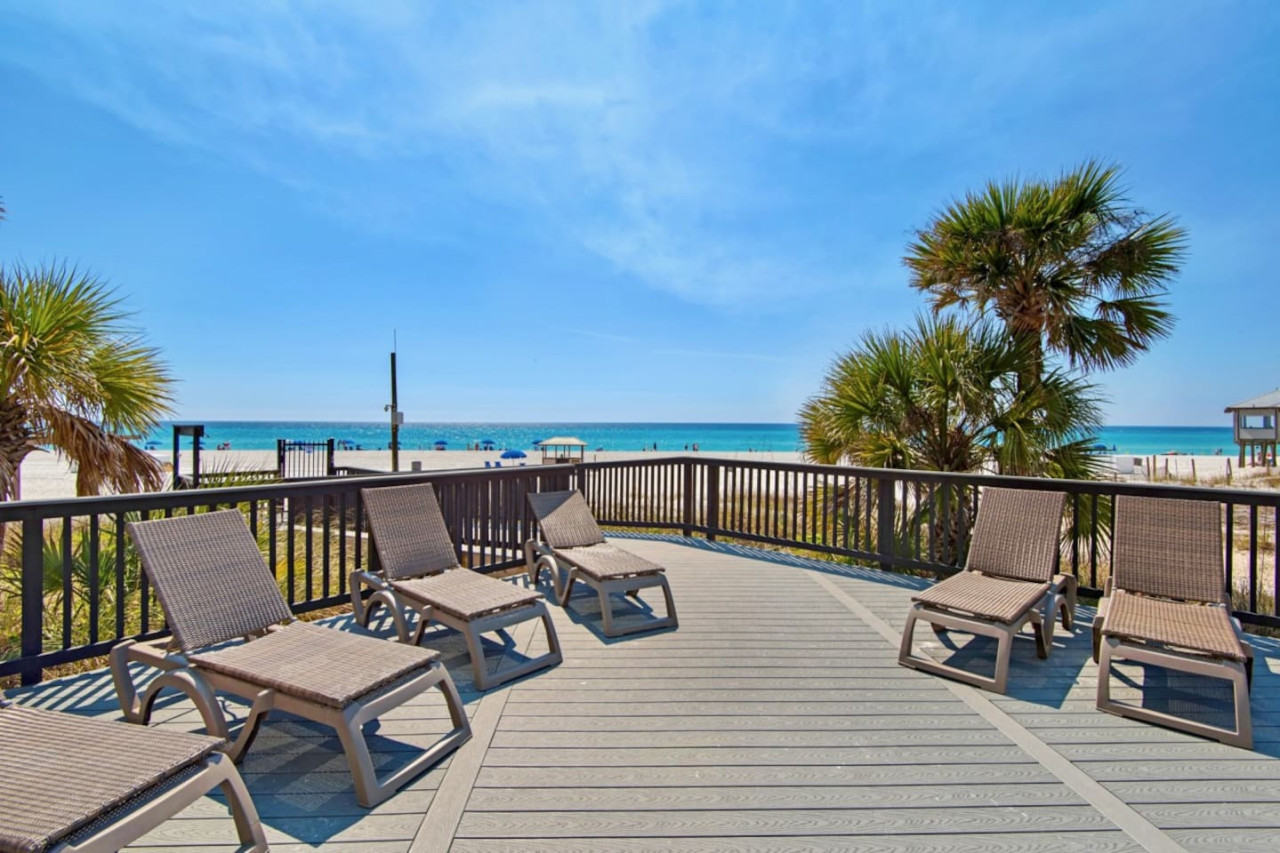 Newly Completely Renovated Beach Condo at Sunbird Resort! Free Beach Chairs and Umbrella Service! - Panama City Beach