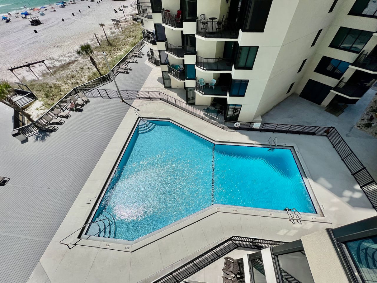 Newly Completely Renovated Beach Condo at Sunbird Resort! Free Beach Chairs and Umbrella Service! - Panama City Beach