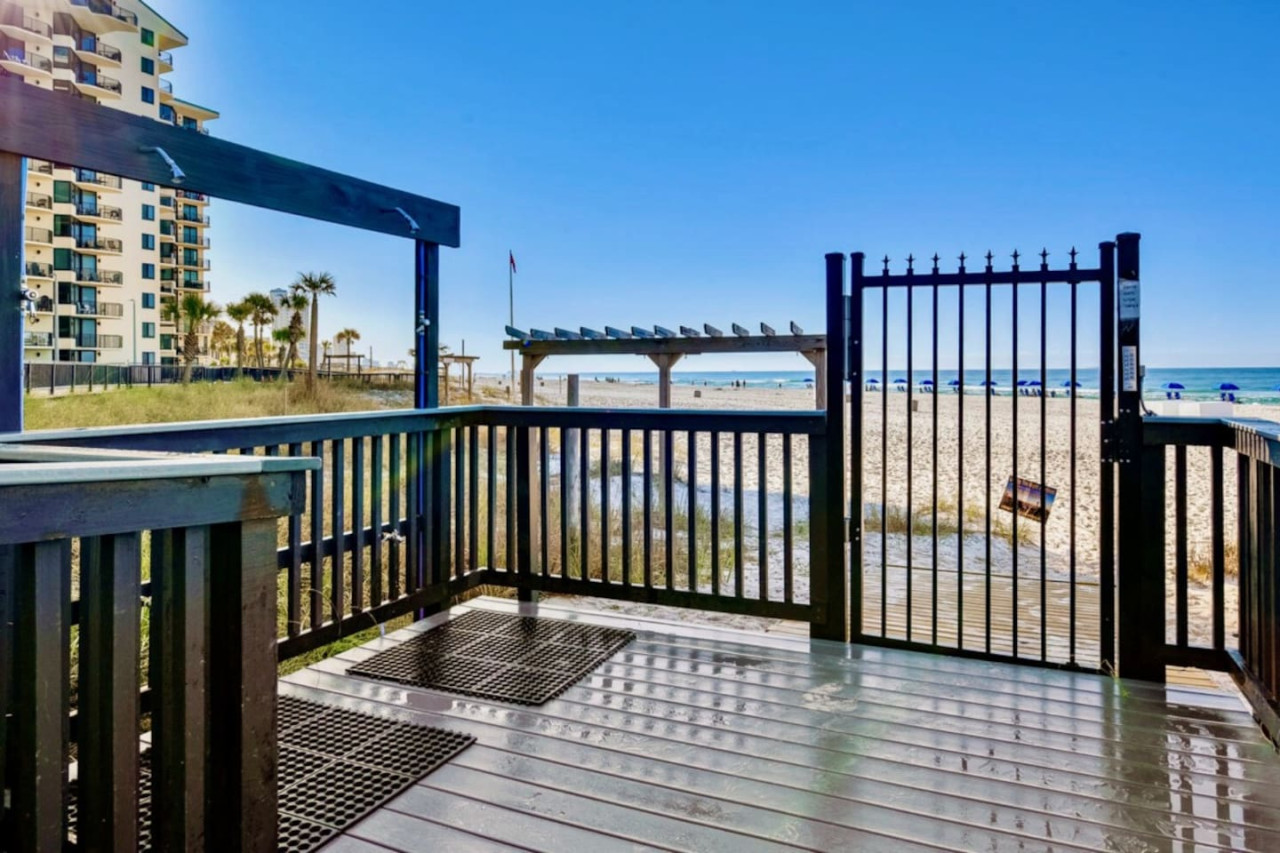 Newly Completely Renovated Beach Condo at Sunbird Resort! Free Beach Chairs and Umbrella Service! - Panama City Beach