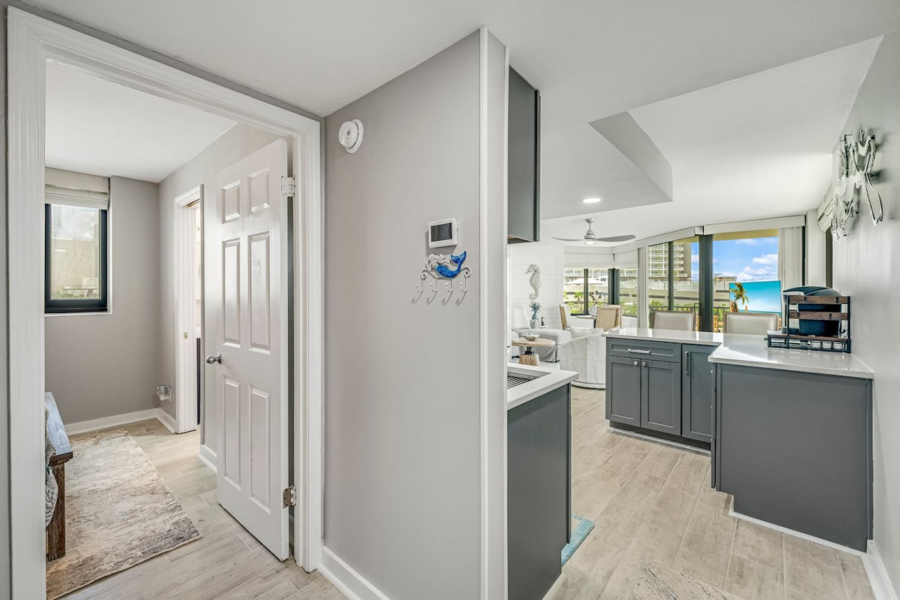 Newly Completely Renovated Beach Condo at Sunbird Resort! Free Beach Chairs and Umbrella Service! - Panama City Beach