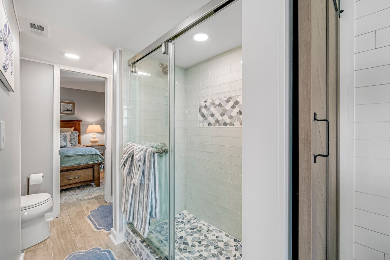 Newly Completely Renovated Beach Condo at Sunbird Resort! Free Beach Chairs and Umbrella Service! - Panama City Beach