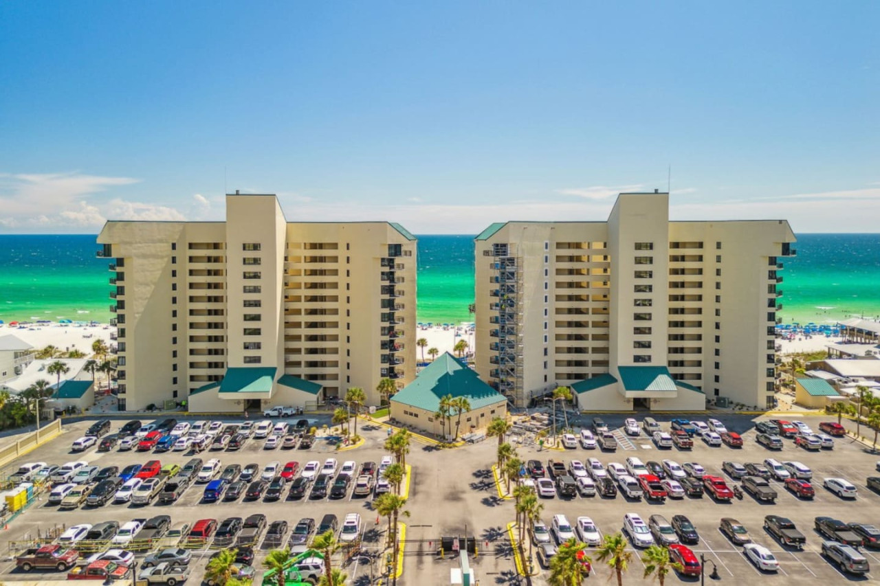 Newly Completely Renovated Beach Condo at Sunbird Resort! Free Beach Chairs and Umbrella Service! - Panama City Beach