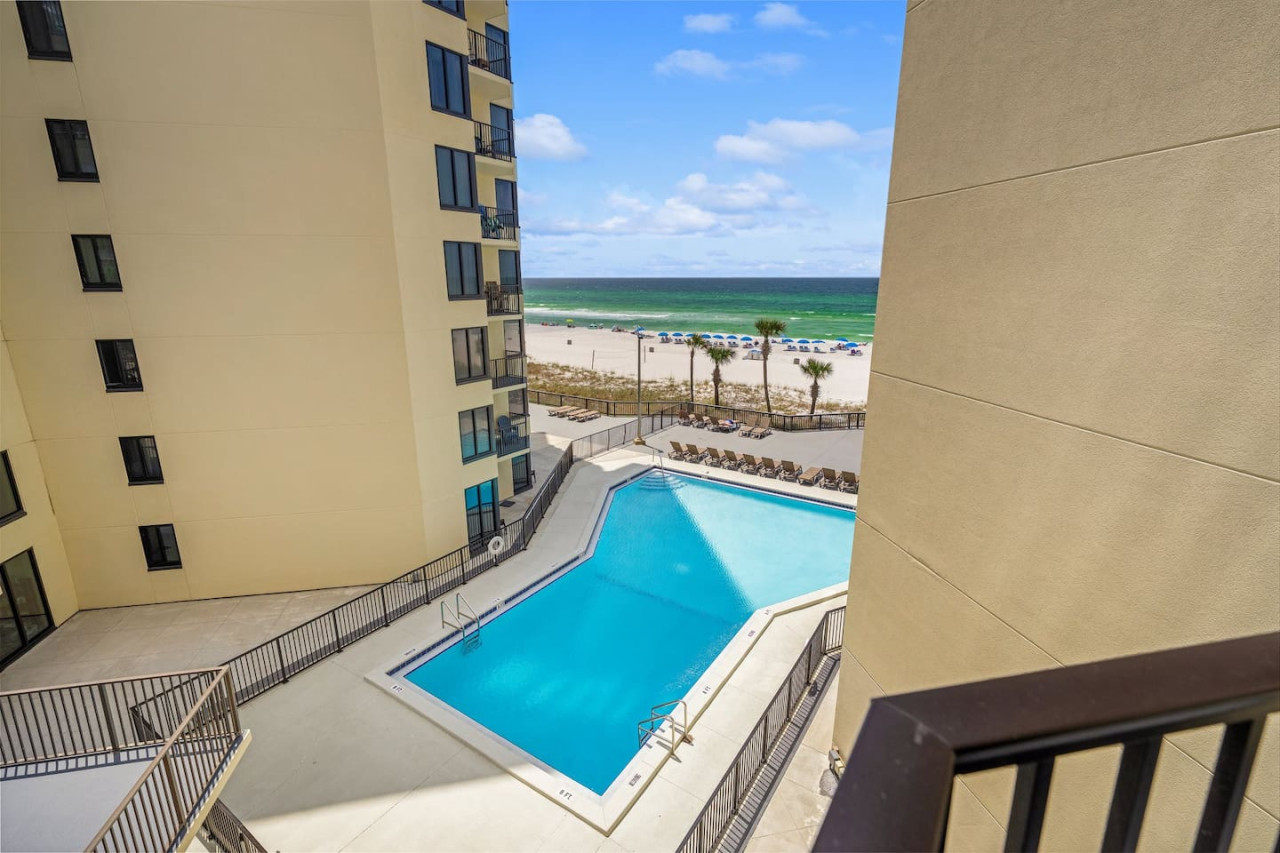 Newly Completely Renovated Beach Condo at Sunbird Resort! Free Beach Chairs and Umbrella Service! - Panama City Beach