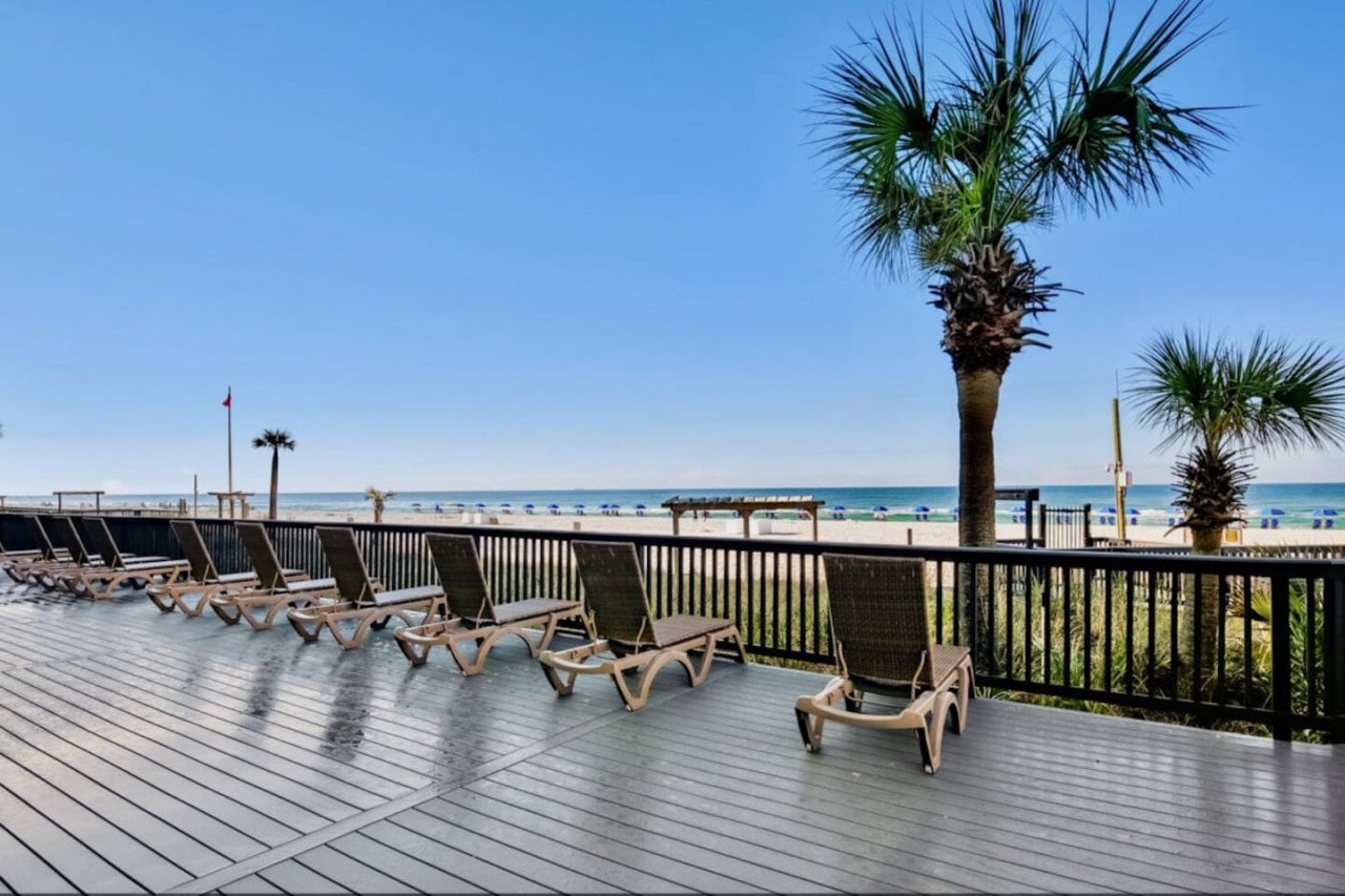 Newly Completely Renovated Beach Condo at Sunbird Resort! Free Beach Chairs and Umbrella Service! - Panama City Beach