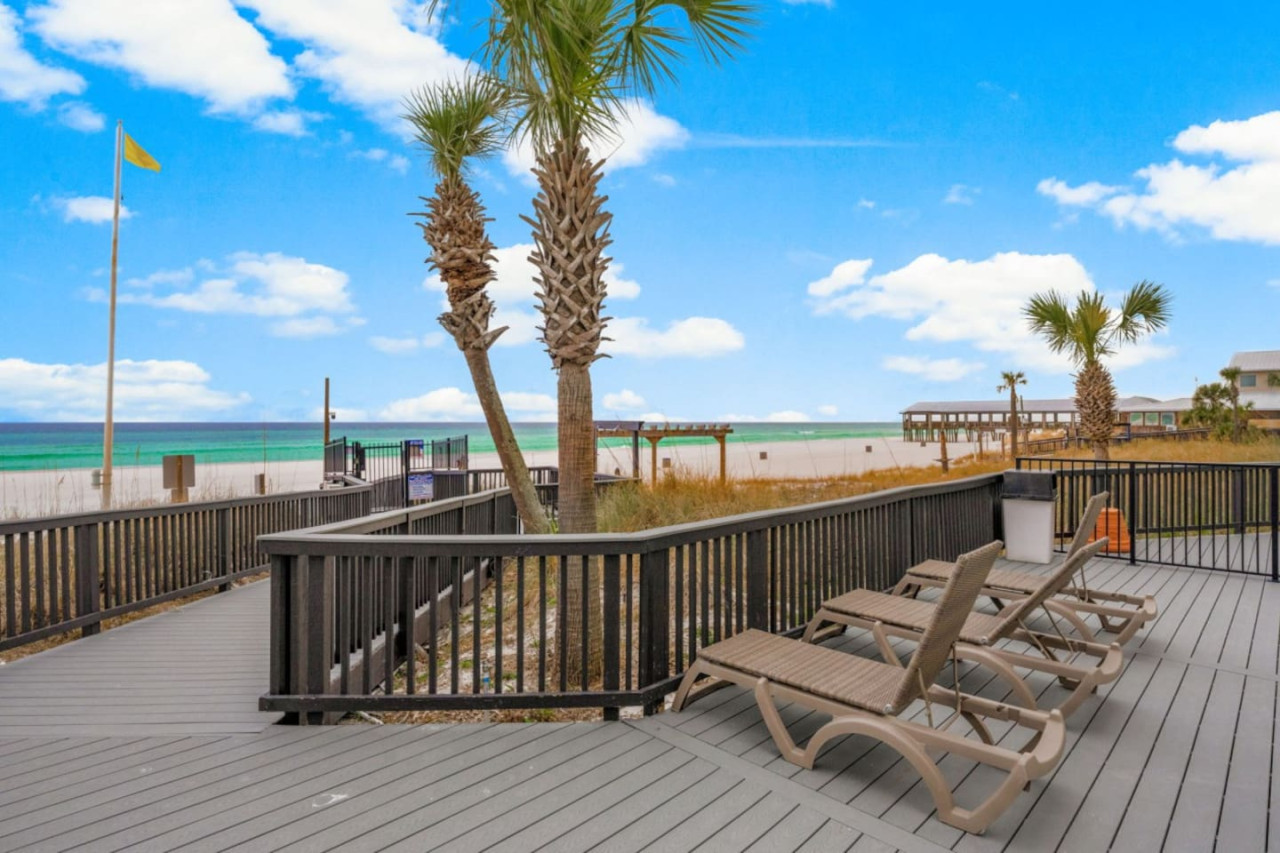 Newly Completely Renovated Beach Condo at Sunbird Resort! Free Beach Chairs and Umbrella Service! - Panama City Beach