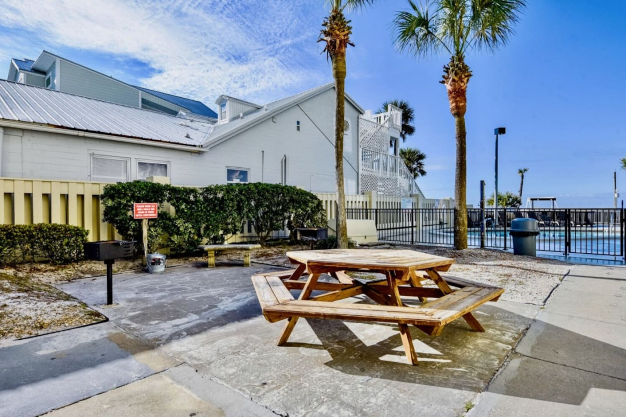 Newly Completely Renovated Beach Condo at Sunbird Resort! Free Beach Chairs and Umbrella Service! - Panama City Beach