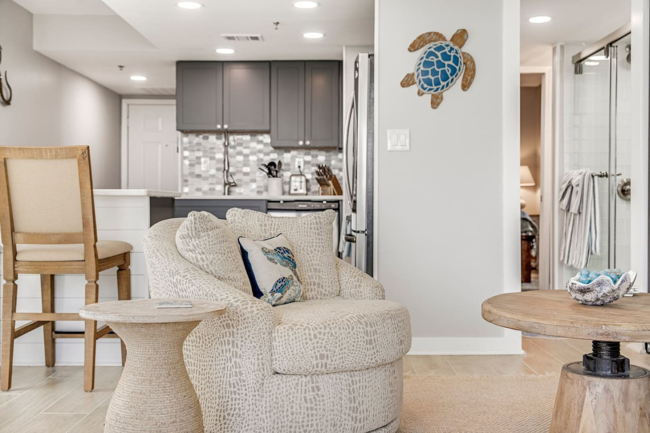 Newly Completely Renovated Beach Condo at Sunbird Resort! Free Beach Chairs and Umbrella Service! - Panama City Beach