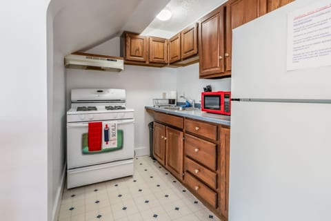 Anchors Away Cottage: 2BR, 10-Min Walk to Beach!