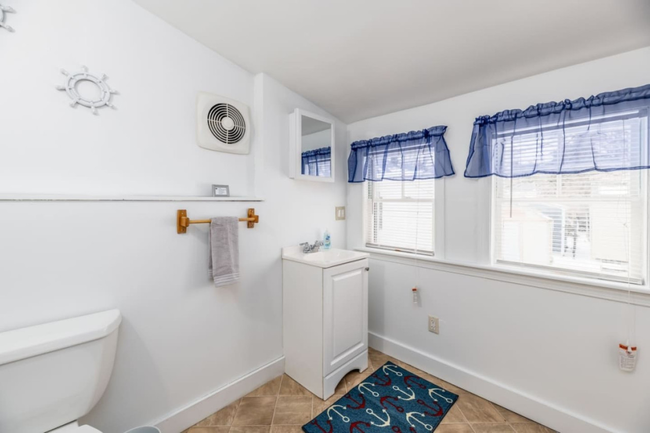 anchors-away-cottage:-cozy-3br-10-mins-to-beach!/