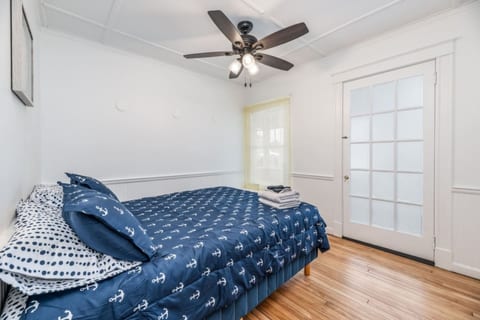 Anchors Away Cottage: Cozy 3BR, 10 Mins to Beach!