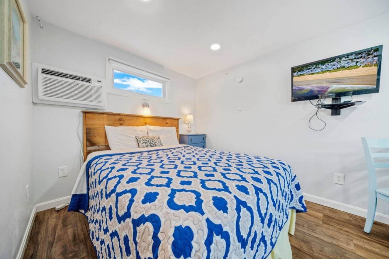 Coastal Studio Escape | Sleeps 4 | Parking
