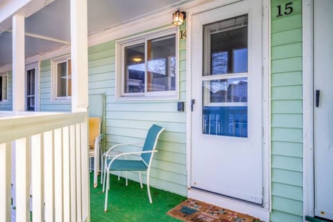 Coastal Studio Escape | Sleeps 4 | Parking
