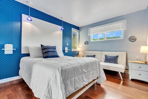 Chic 2-Bedroom Seaside Getaway