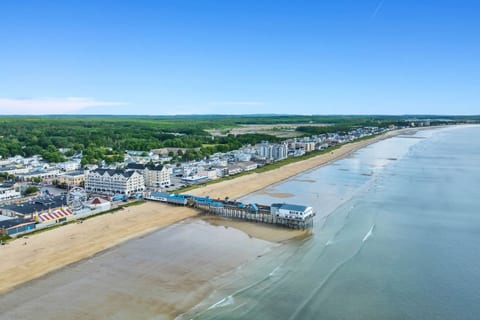 Cozy Coastal Condo with Parking – Walk to Beach & Town