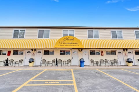 Cozy Coastal Condo with Parking – Walk to Beach & Town