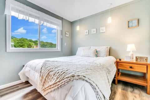 Cozy Coastal Condo with Parking – Walk to Beach & Town
