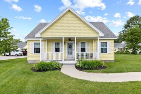 Coastal Calm | Sleeps 6 | Gym Access