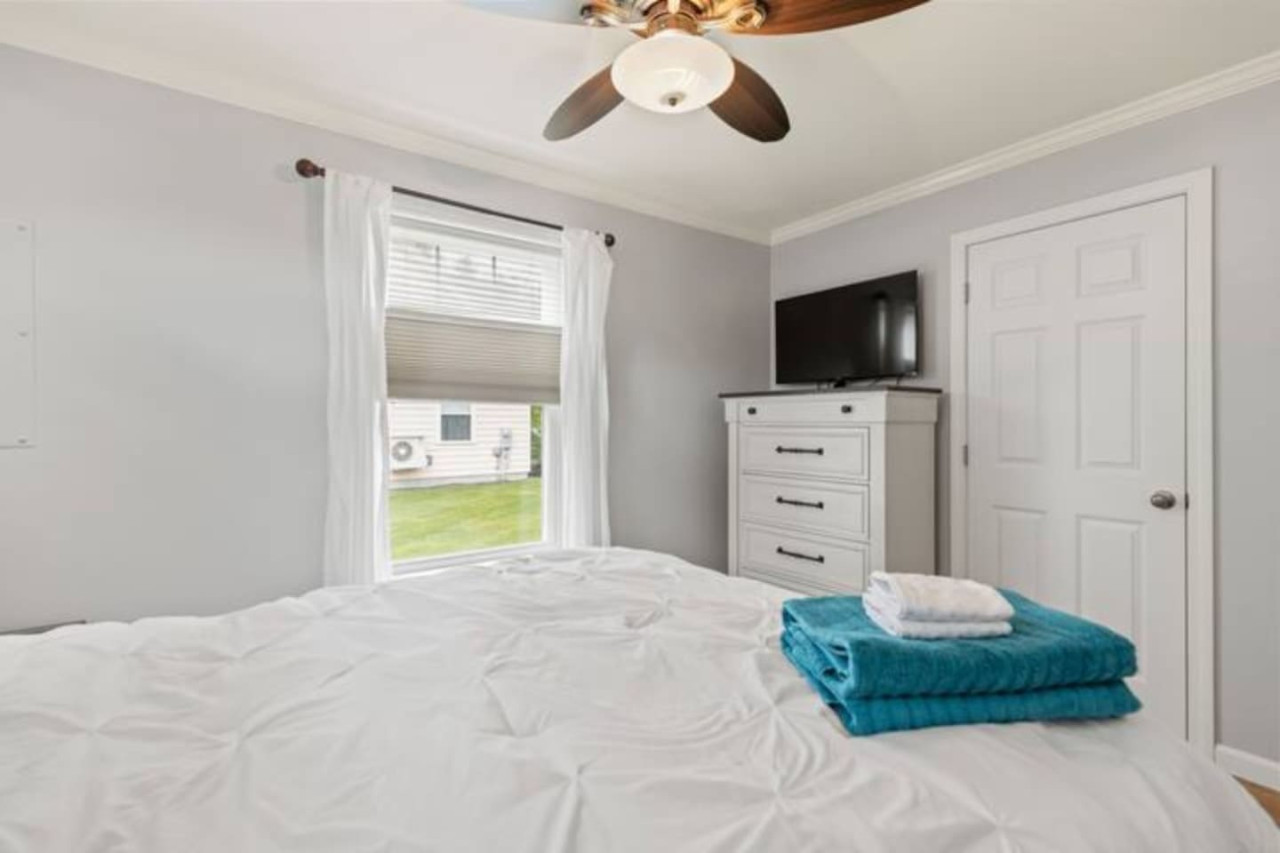 coastal-calm-or-sleeps-6-or-gym-access/