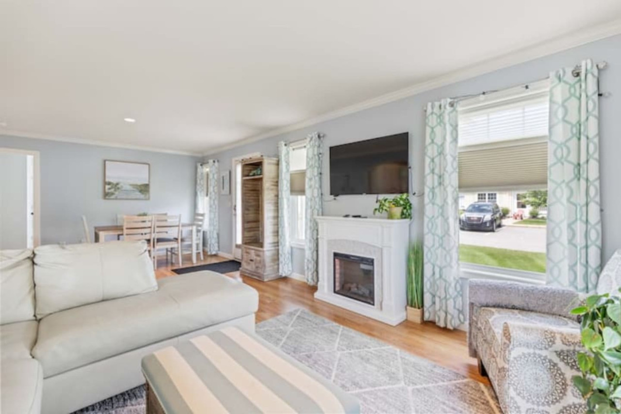 coastal-calm-or-sleeps-6-or-gym-access/