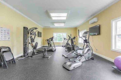 Coastal Calm | Sleeps 6 | Gym Access