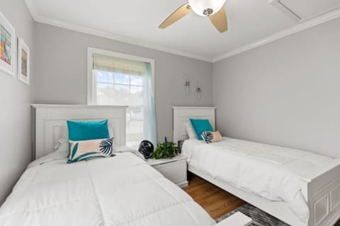 Coastal Calm | Sleeps 6 | Gym Access