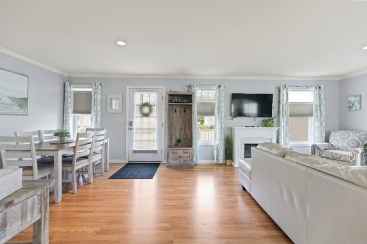 coastal-calm-or-sleeps-6-or-gym-access/