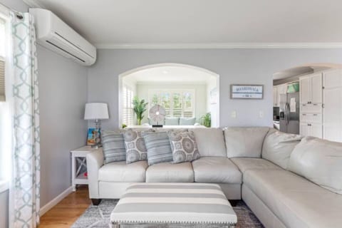 Coastal Calm | Sleeps 6 | Gym Access