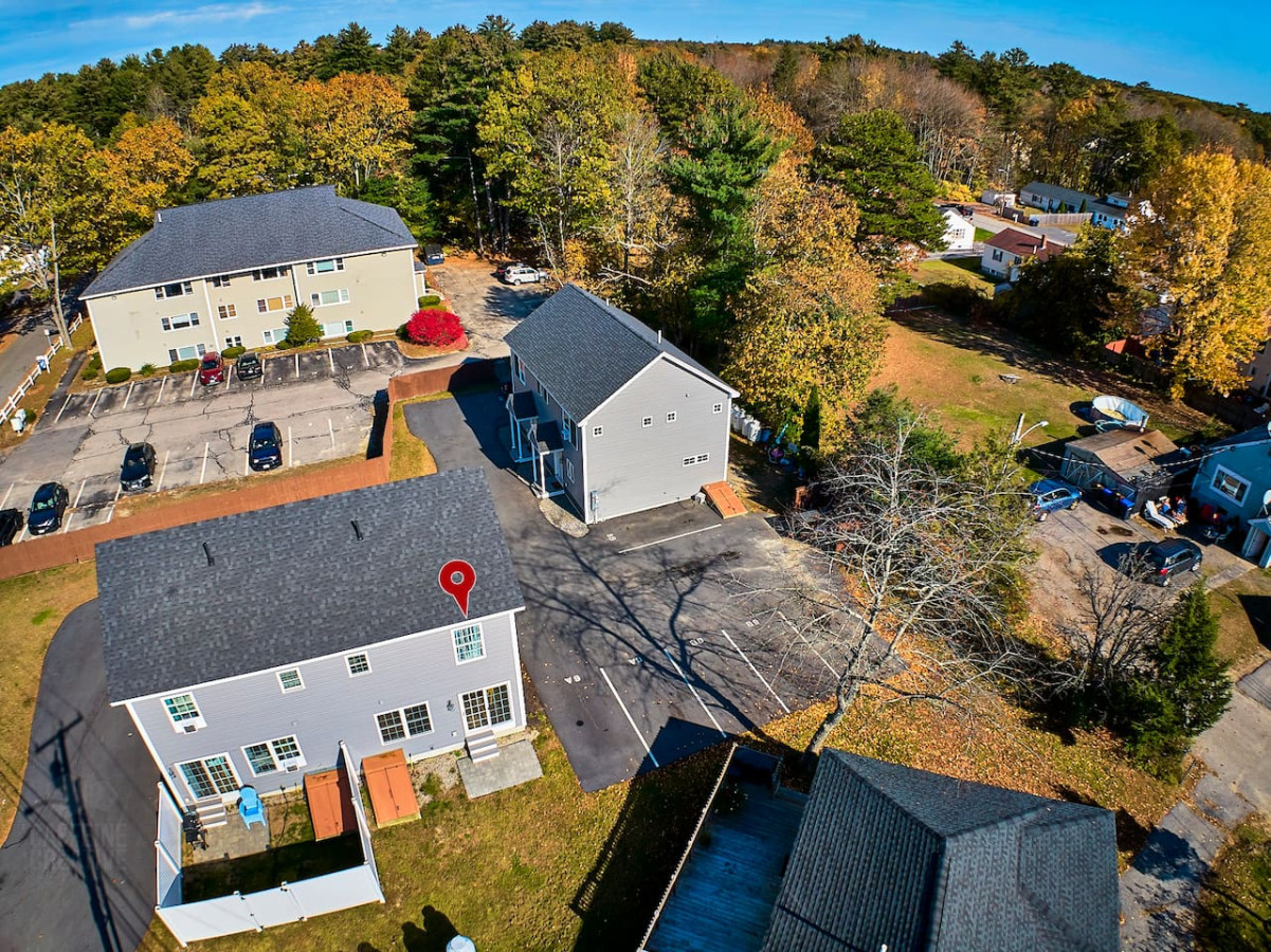 pixel-perfect-escape:-2br-retreat-w-gaming-theme/