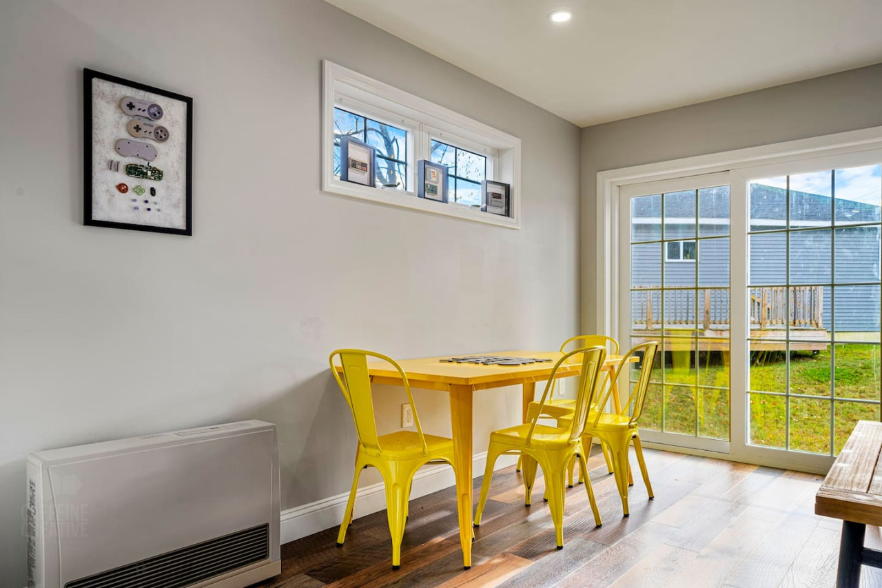 pixel-perfect-escape:-2br-retreat-w-gaming-theme/