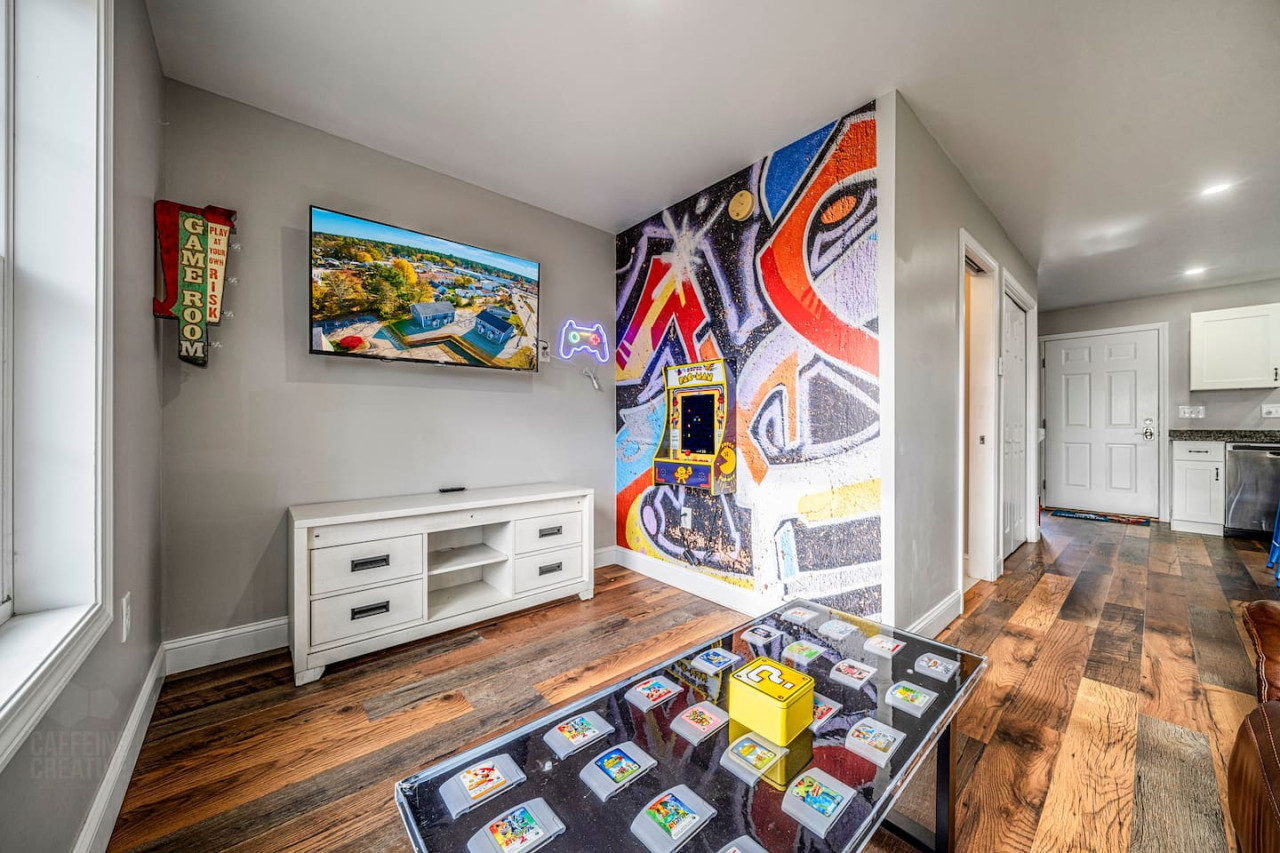 pixel-perfect-escape:-2br-retreat-w-gaming-theme/