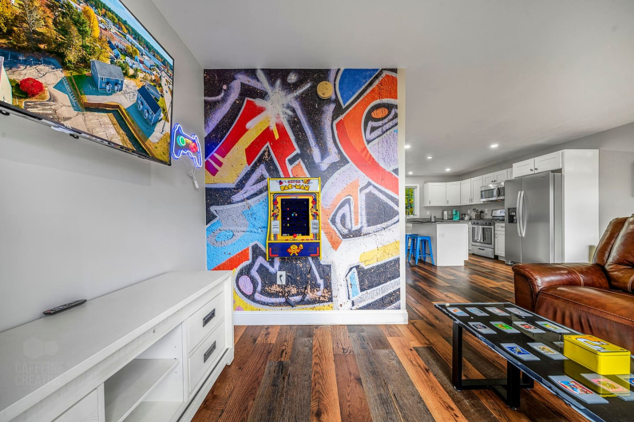 pixel-perfect-escape:-2br-retreat-w-gaming-theme/