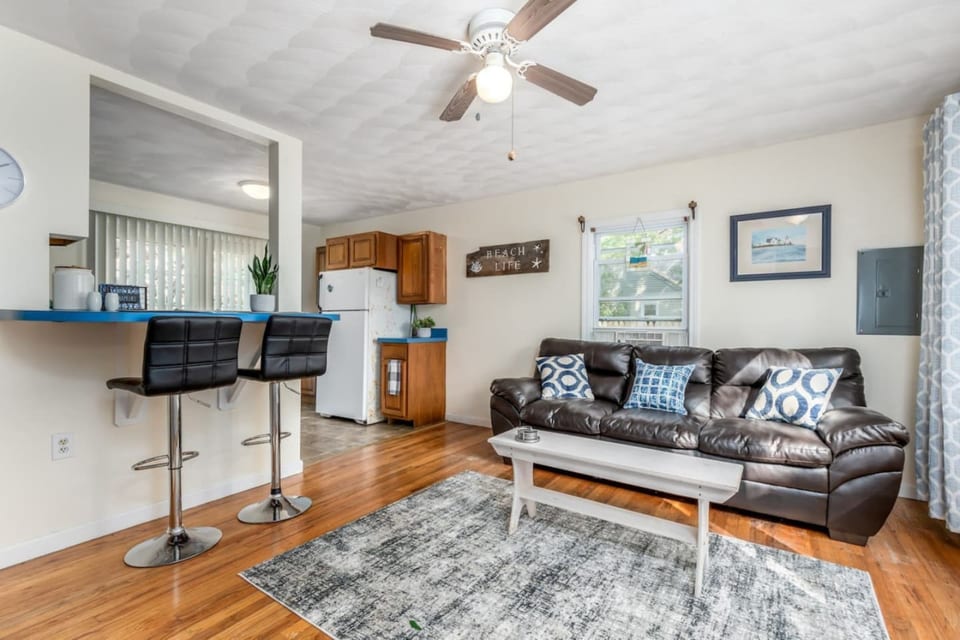Seaside Splendor: 4BR Residence Close to Beach - Ocean Park