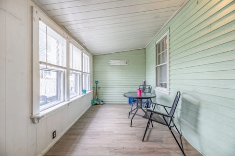 Expansive Old Orchard Beach Getaway-Sleeps Up to 7