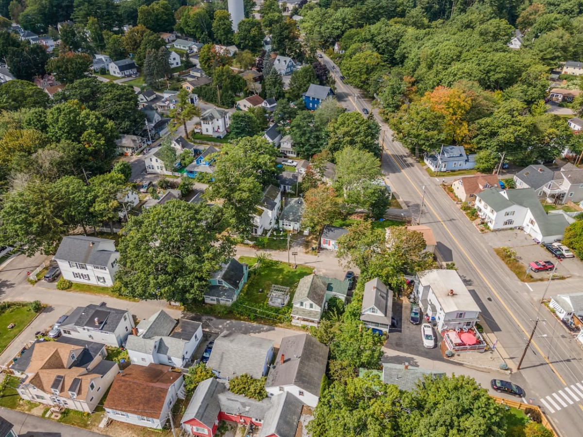 expansive-old-orchard-beach-getaway-sleeps-up-to-7/