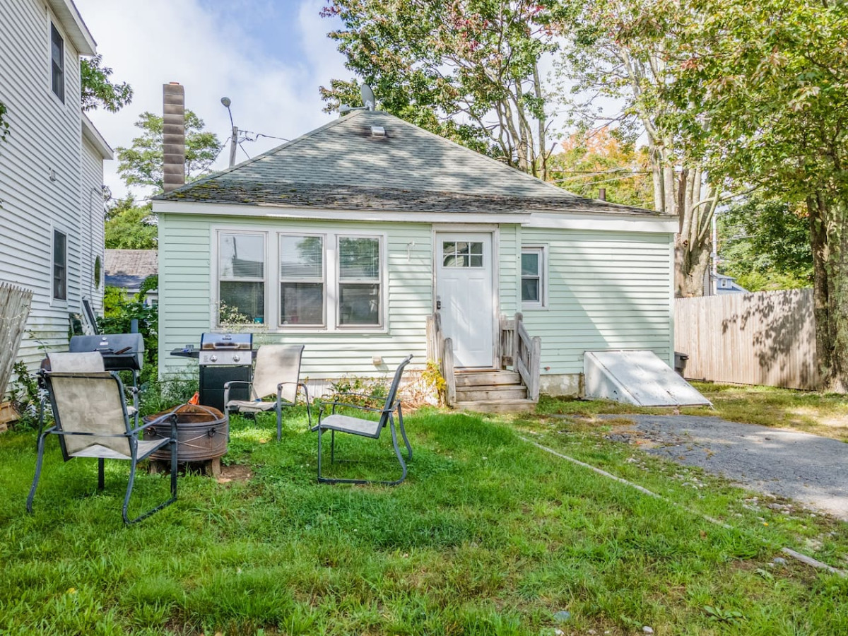 expansive-old-orchard-beach-getaway-sleeps-up-to-7/