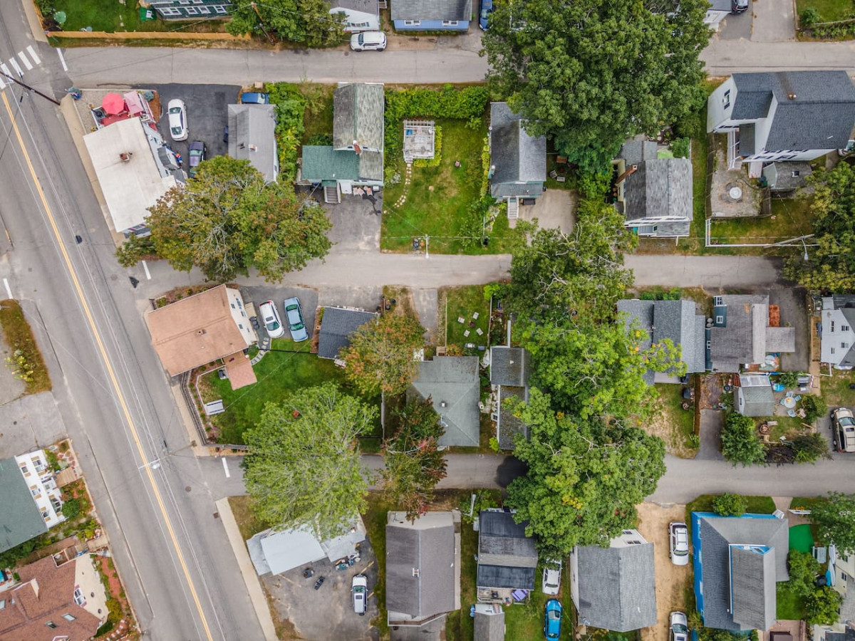expansive-old-orchard-beach-getaway-sleeps-up-to-7/