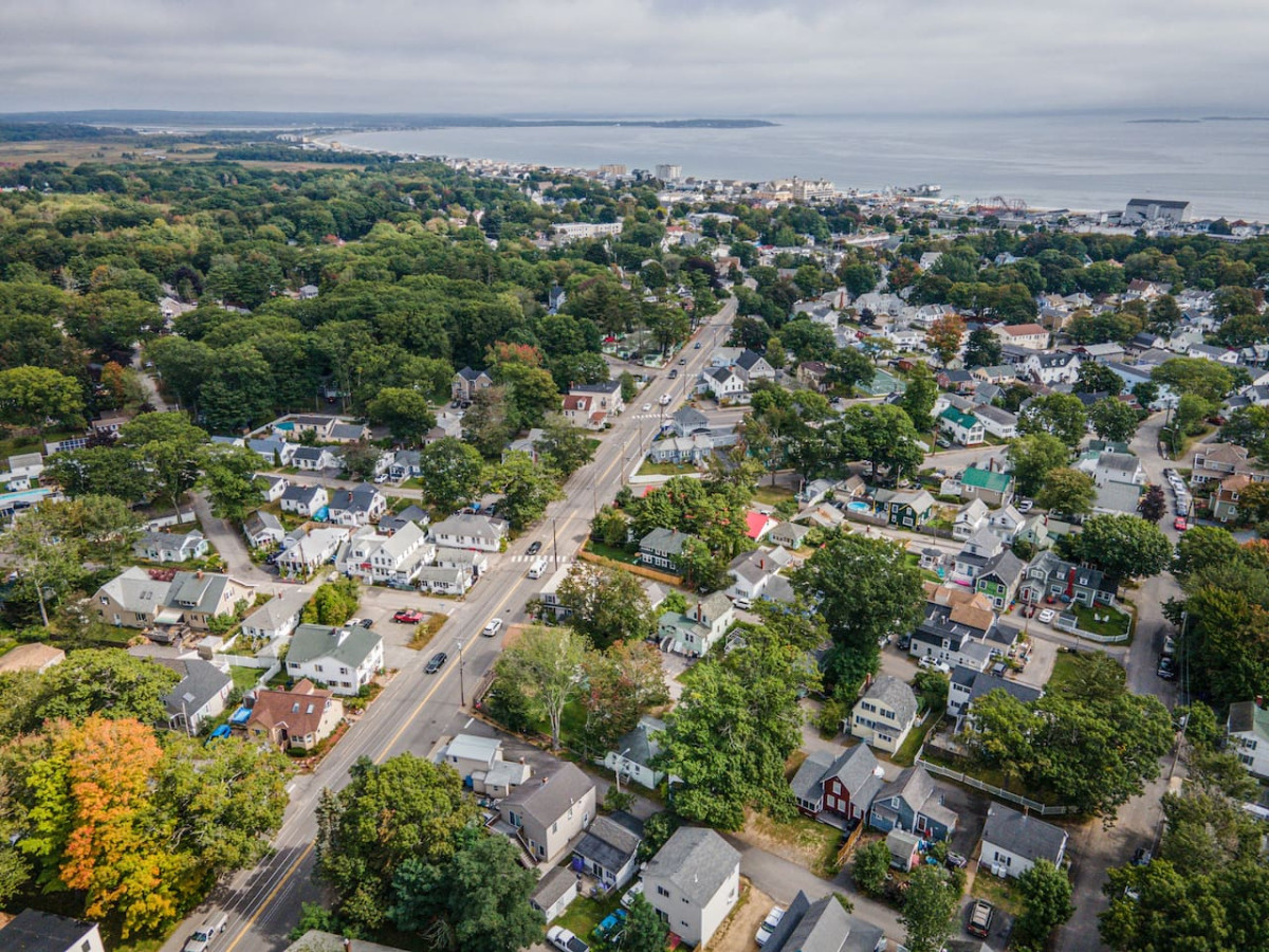 expansive-old-orchard-beach-getaway-sleeps-up-to-7/